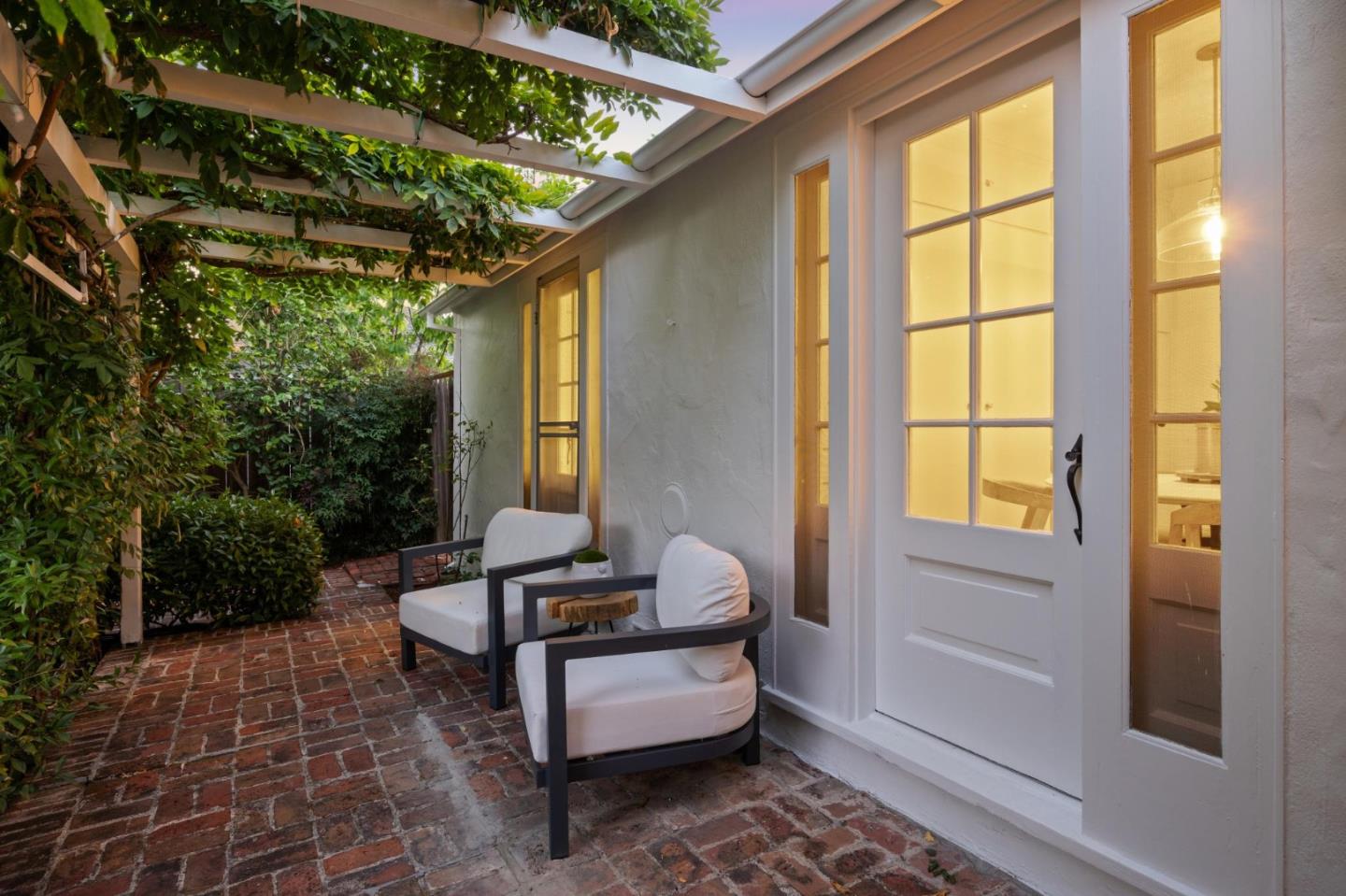 Detail Gallery Image 27 of 35 For 2460 South Ct, Palo Alto,  CA 94301 - 3 Beds | 2/1 Baths