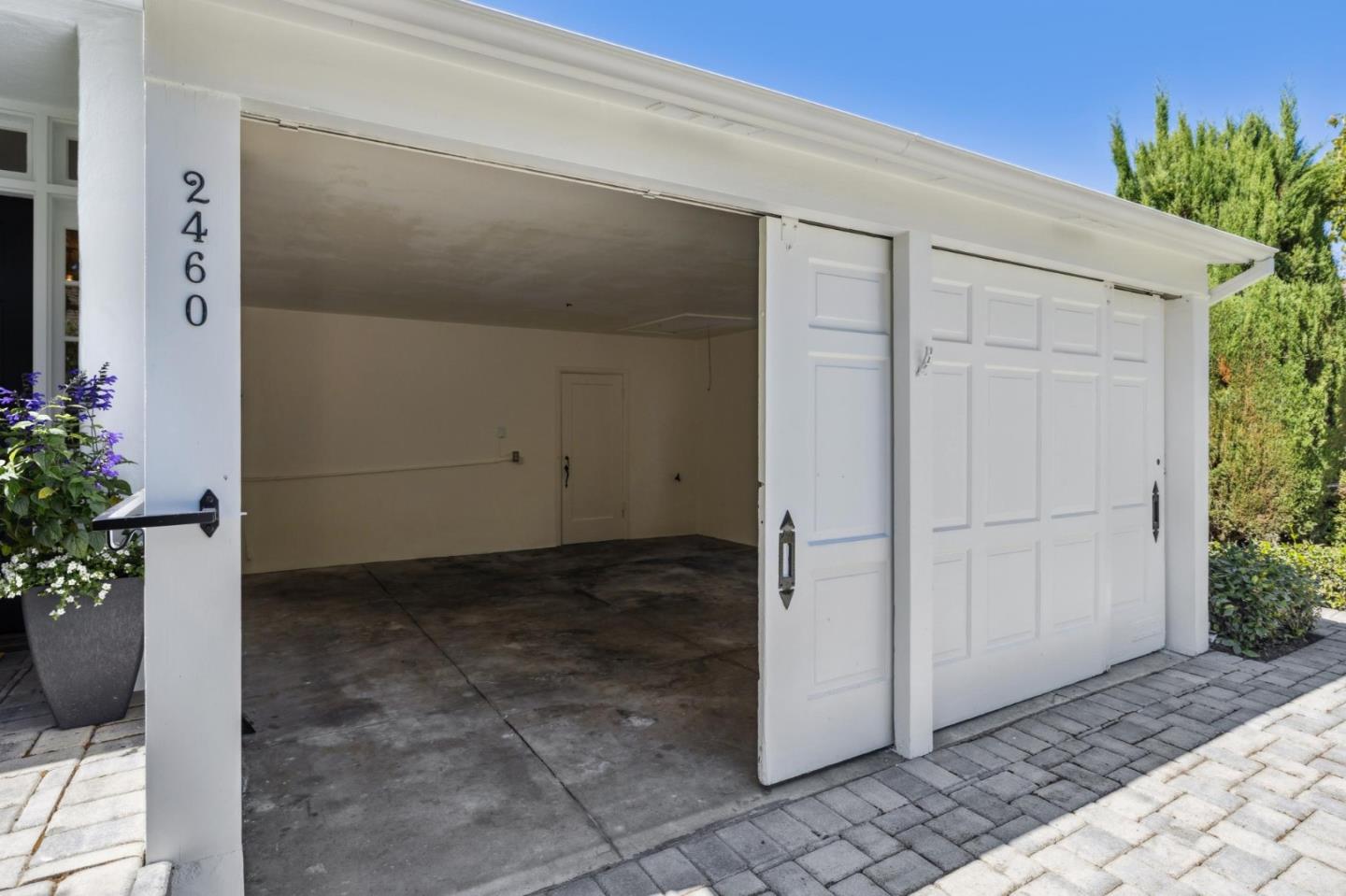 Detail Gallery Image 31 of 35 For 2460 South Ct, Palo Alto,  CA 94301 - 3 Beds | 2/1 Baths