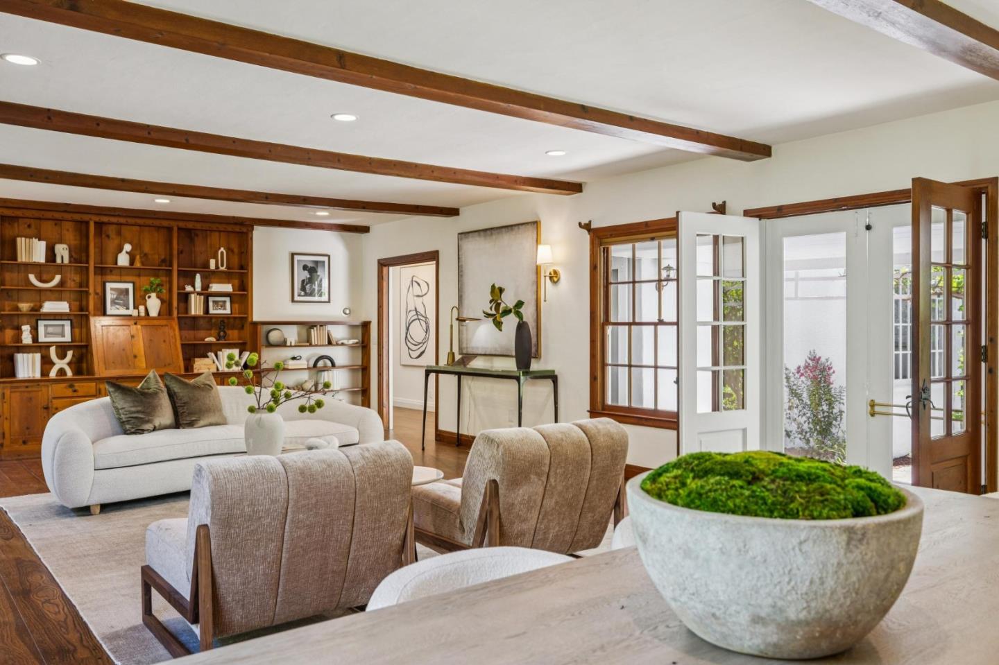 Detail Gallery Image 6 of 35 For 2460 South Ct, Palo Alto,  CA 94301 - 3 Beds | 2/1 Baths