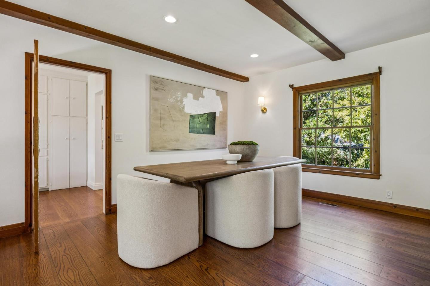 Detail Gallery Image 8 of 35 For 2460 South Ct, Palo Alto,  CA 94301 - 3 Beds | 2/1 Baths