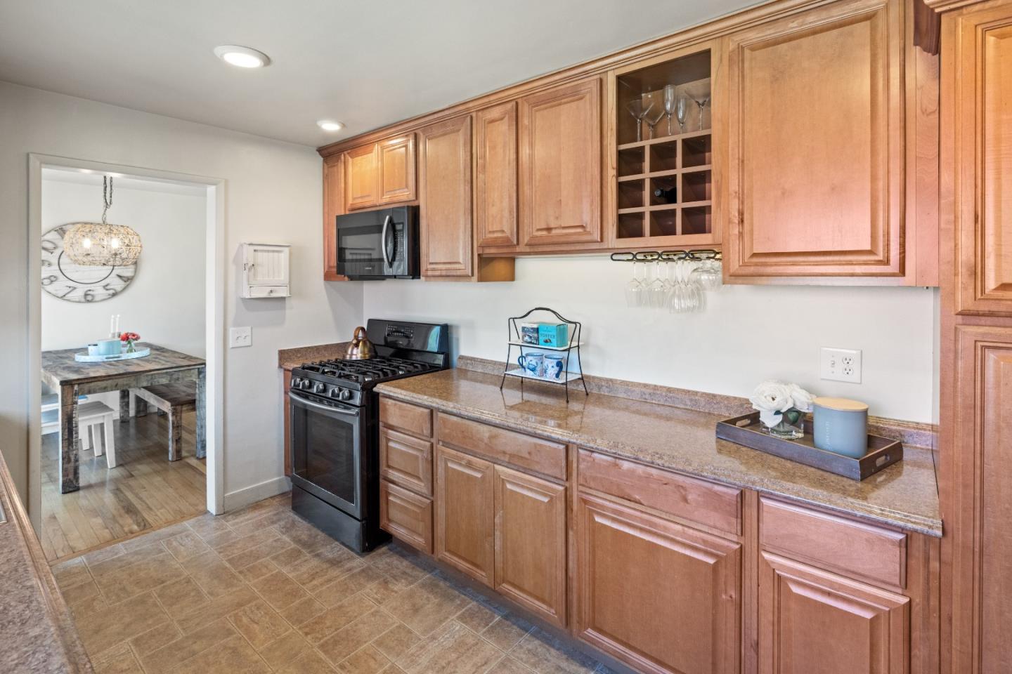 Detail Gallery Image 6 of 16 For 1950 Lincoln St, Seaside,  CA 93955 - 3 Beds | 1 Baths
