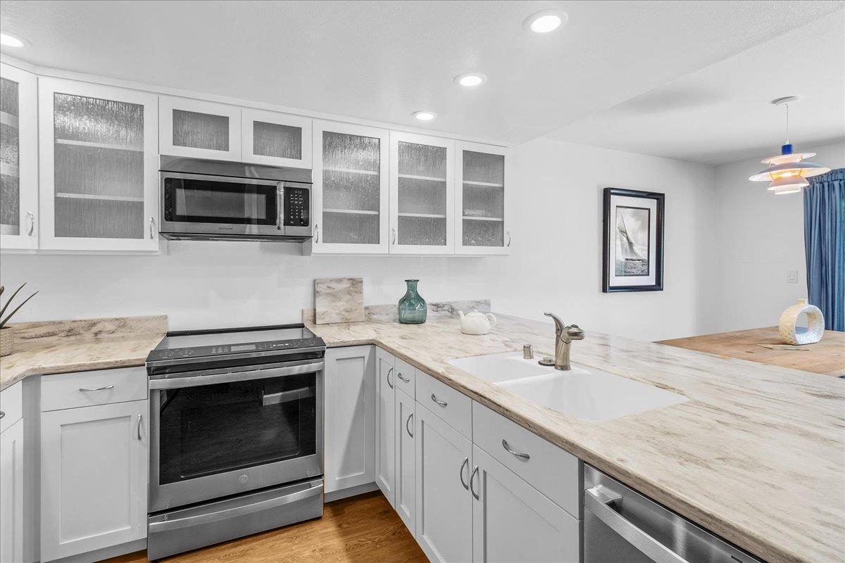 Detail Gallery Image 14 of 32 For 1757 30th Ave, Santa Cruz,  CA 95062 - 2 Beds | 2/1 Baths