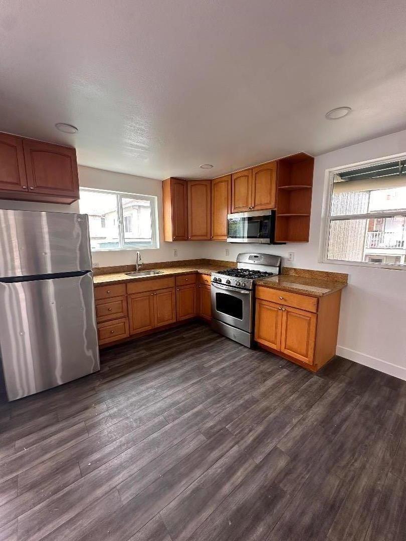 Detail Gallery Image 2 of 4 For 509 Commercial Ave, South San Francisco,  CA 94080 - 2 Beds | 1 Baths