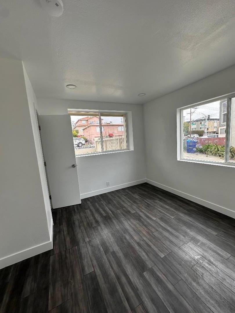 Detail Gallery Image 3 of 4 For 509 Commercial Ave, South San Francisco,  CA 94080 - 2 Beds | 1 Baths