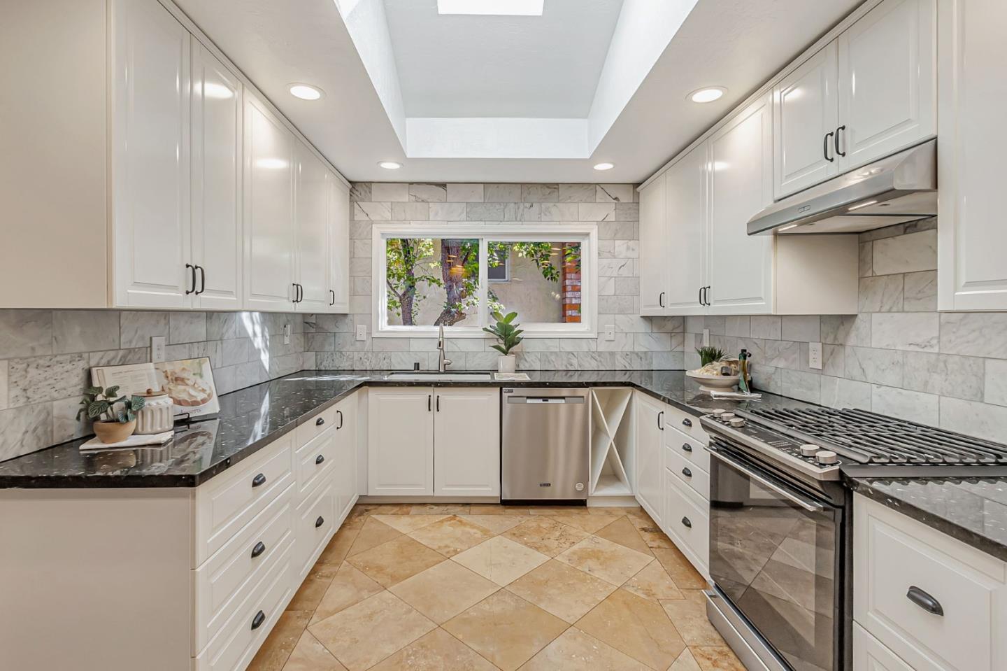 Detail Gallery Image 15 of 69 For 1020 Brookview Ct, Morgan Hill,  CA 95037 - 4 Beds | 3/1 Baths