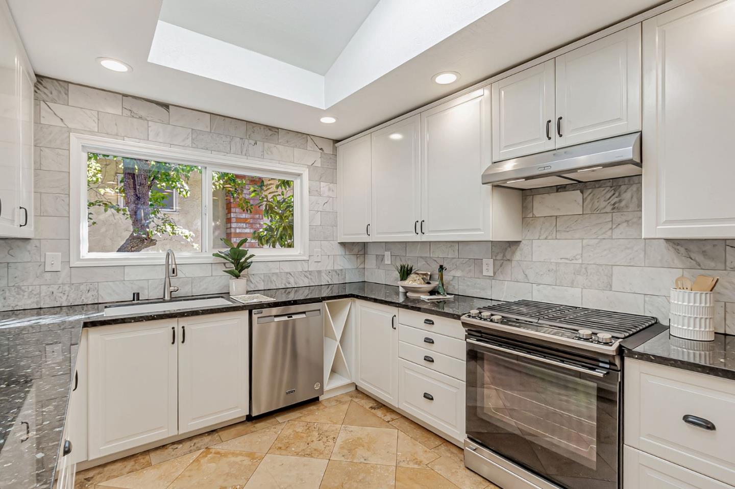 Detail Gallery Image 17 of 69 For 1020 Brookview Ct, Morgan Hill,  CA 95037 - 4 Beds | 3/1 Baths