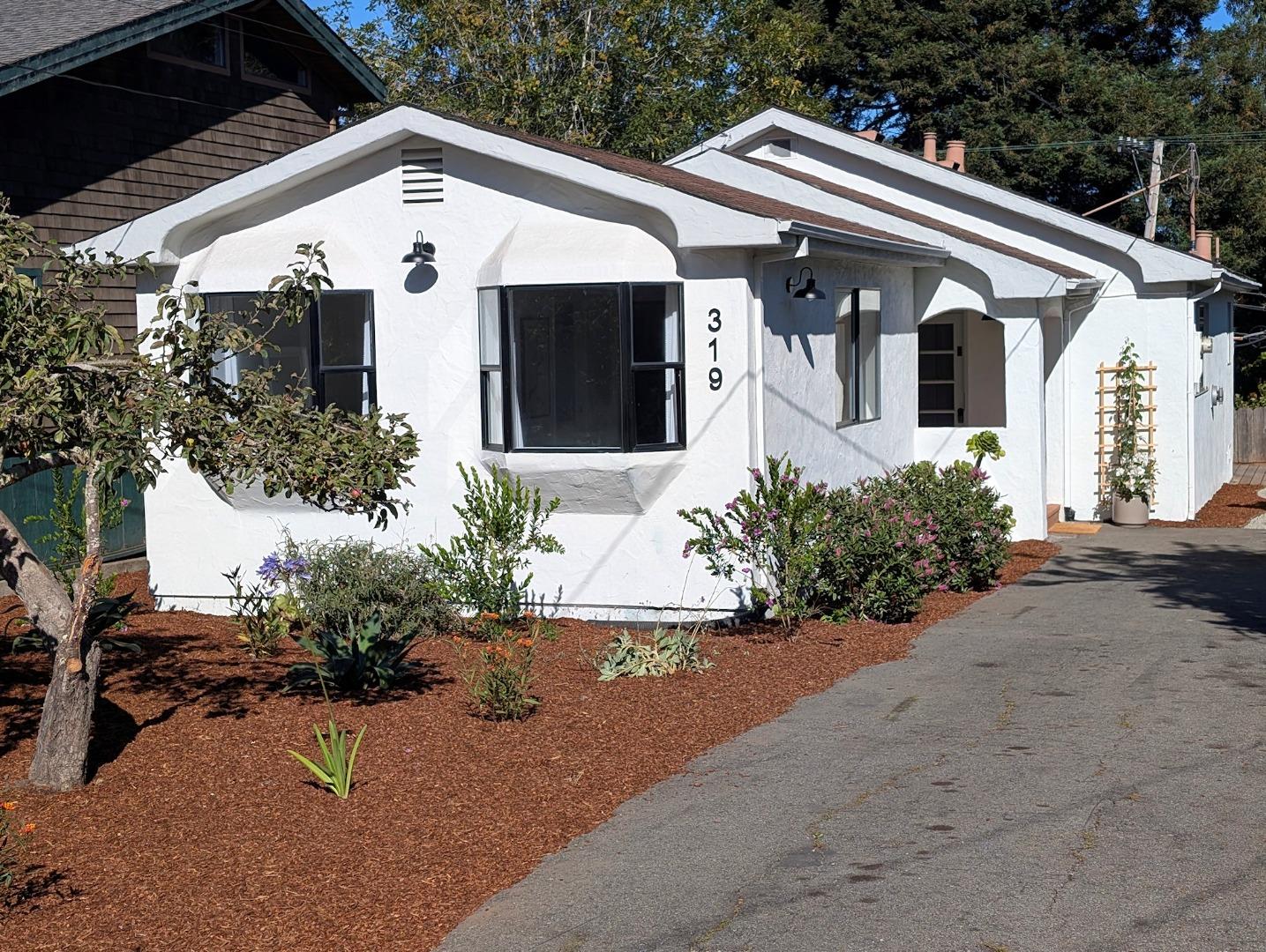 Detail Gallery Image 3 of 31 For 319 Mccormick Ave, Capitola,  CA 95010 - 3 Beds | 2 Baths