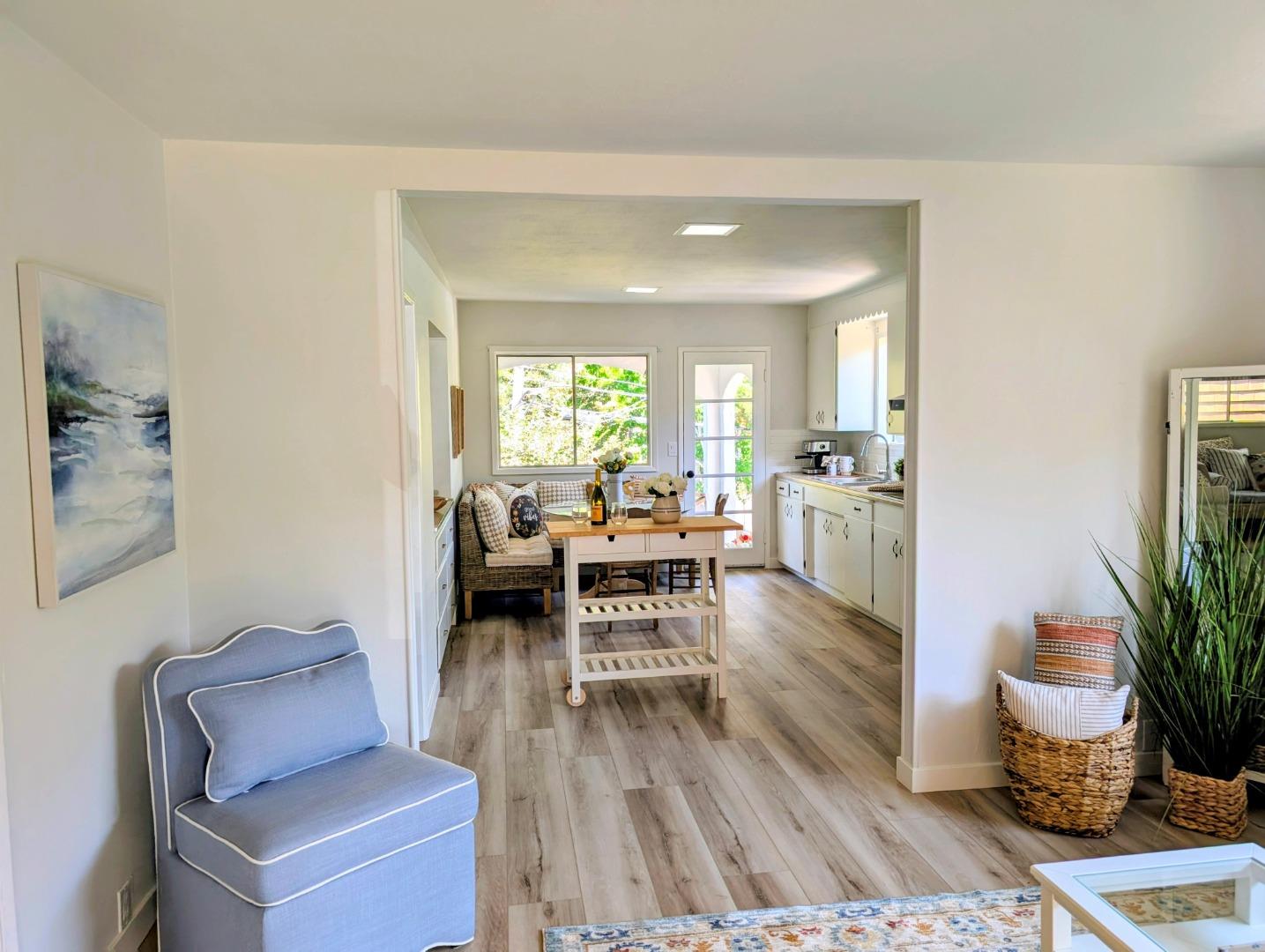 Detail Gallery Image 5 of 31 For 319 Mccormick Ave, Capitola,  CA 95010 - 3 Beds | 2 Baths