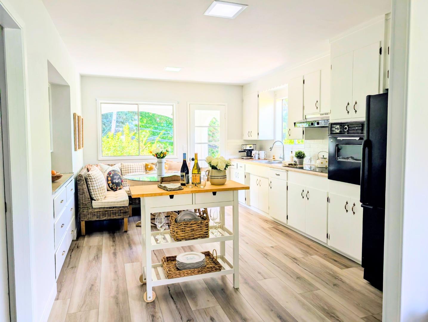 Detail Gallery Image 6 of 31 For 319 Mccormick Ave, Capitola,  CA 95010 - 3 Beds | 2 Baths