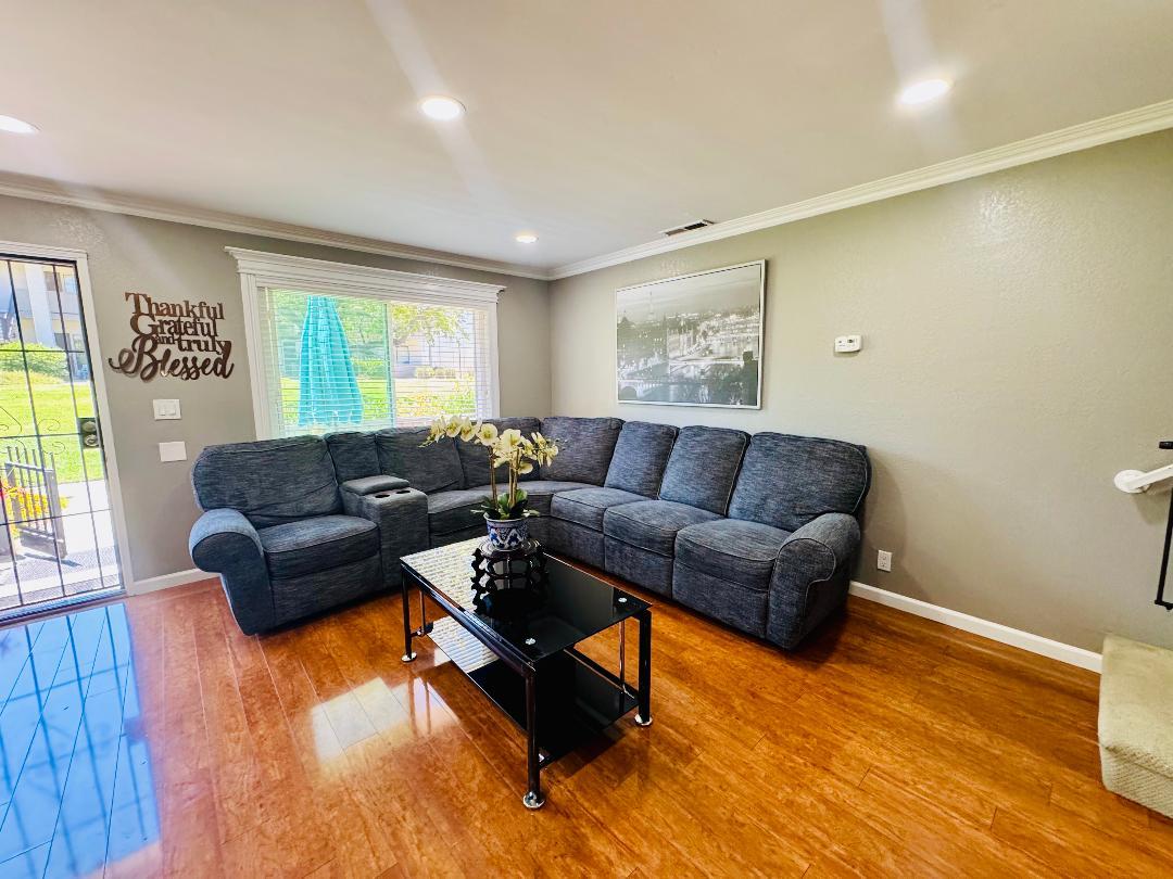 Detail Gallery Image 5 of 21 For 3223 Kenhill Dr, San Jose,  CA 95111 - 3 Beds | 1/1 Baths