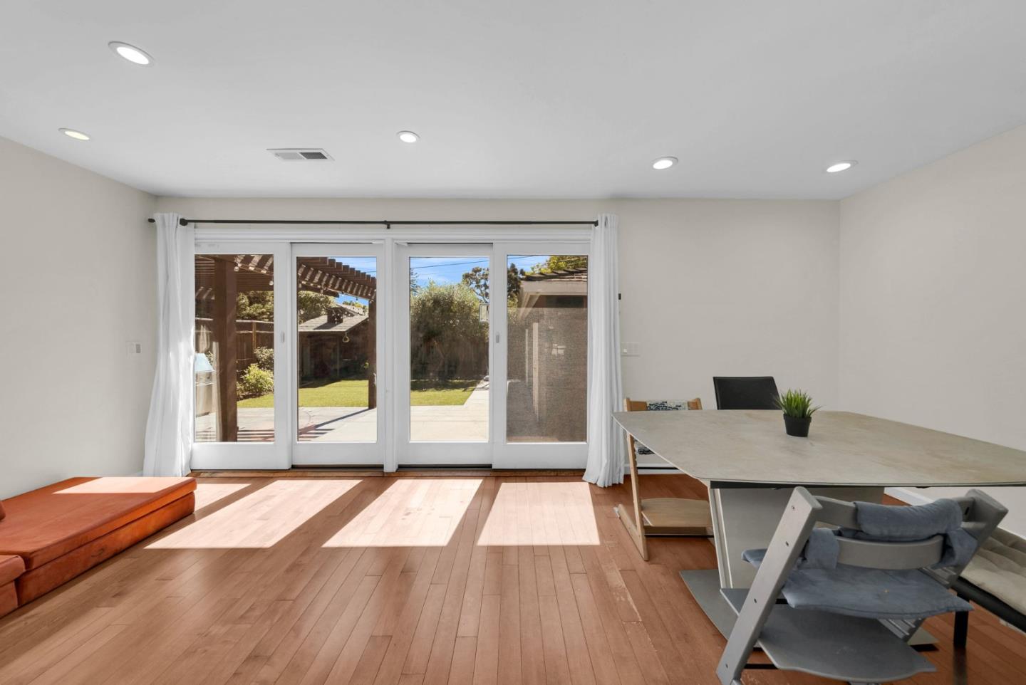 Detail Gallery Image 11 of 50 For 1024 Berkeley Ave, Menlo Park,  CA 94025 - 4 Beds | 3 Baths