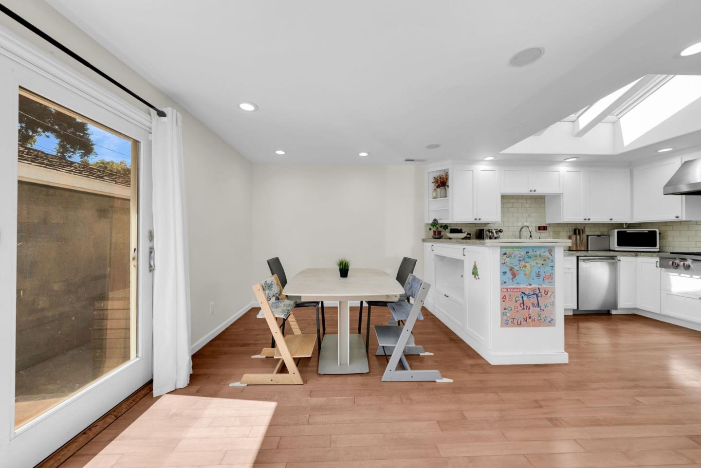 Detail Gallery Image 12 of 50 For 1024 Berkeley Ave, Menlo Park,  CA 94025 - 4 Beds | 3 Baths