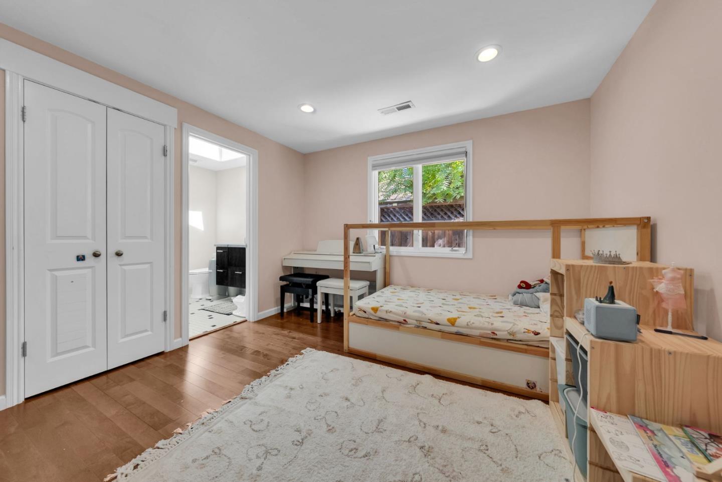 Detail Gallery Image 20 of 50 For 1024 Berkeley Ave, Menlo Park,  CA 94025 - 4 Beds | 3 Baths