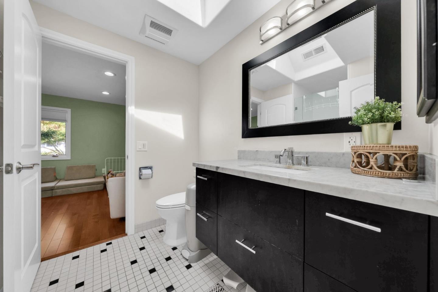 Detail Gallery Image 26 of 50 For 1024 Berkeley Ave, Menlo Park,  CA 94025 - 4 Beds | 3 Baths