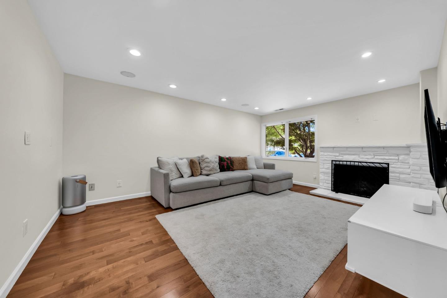 Detail Gallery Image 5 of 50 For 1024 Berkeley Ave, Menlo Park,  CA 94025 - 4 Beds | 3 Baths