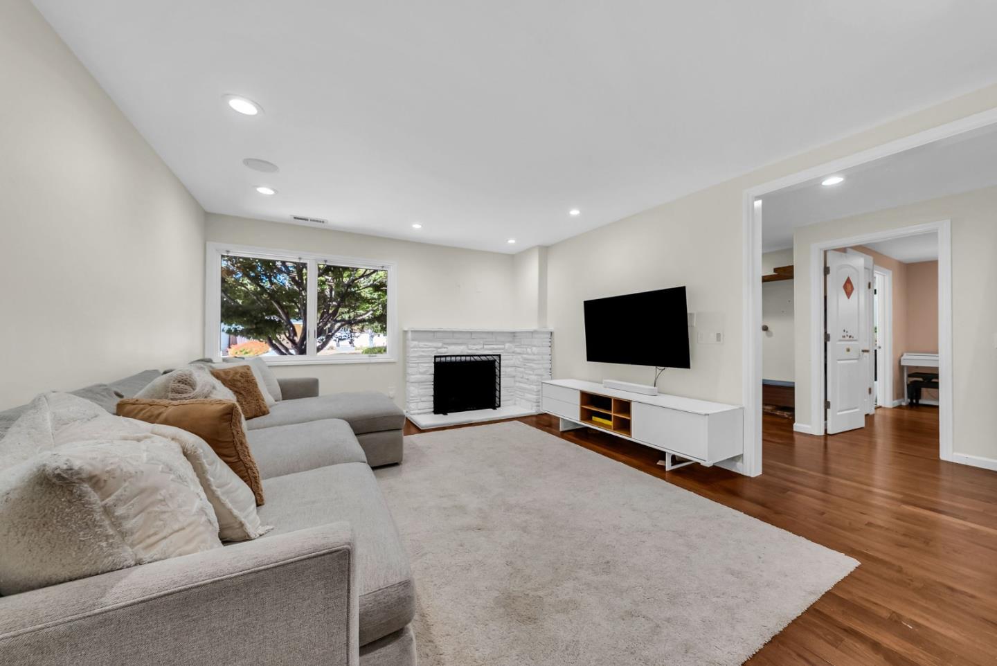 Detail Gallery Image 6 of 50 For 1024 Berkeley Ave, Menlo Park,  CA 94025 - 4 Beds | 3 Baths