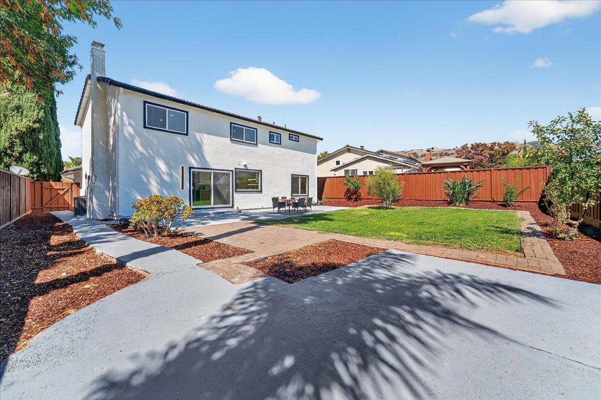 Detail Gallery Image 4 of 83 For 3324 Trebol Ln, San Jose,  CA 95148 - 4 Beds | 2/1 Baths