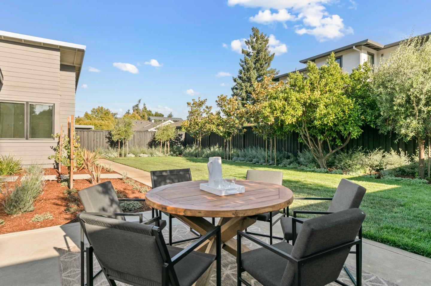 Detail Gallery Image 11 of 34 For 1033 Marilyn Dr, Mountain View,  CA 94040 - 4 Beds | 3/1 Baths