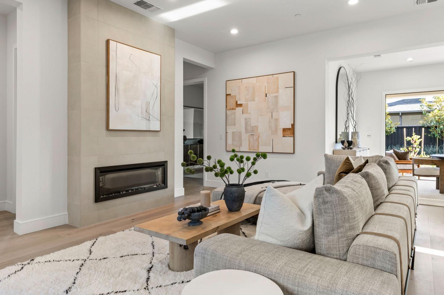 Detail Gallery Image 13 of 34 For 1033 Marilyn Dr, Mountain View,  CA 94040 - 4 Beds | 3/1 Baths