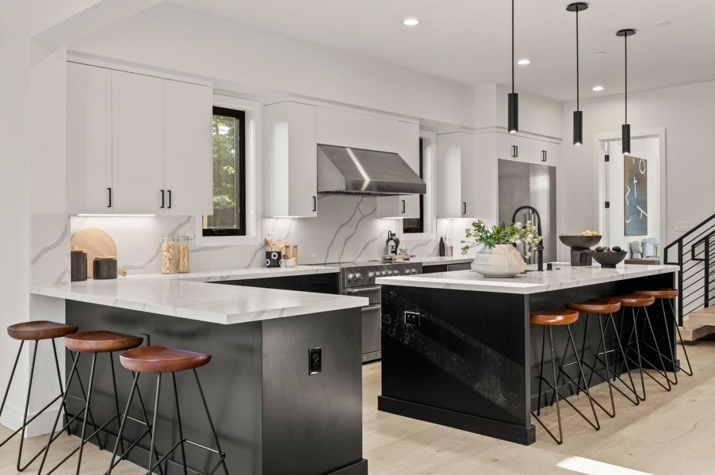 Detail Gallery Image 18 of 34 For 1033 Marilyn Dr, Mountain View,  CA 94040 - 4 Beds | 3/1 Baths