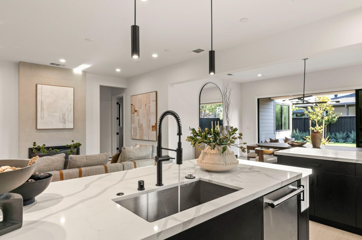 Detail Gallery Image 20 of 34 For 1033 Marilyn Dr, Mountain View,  CA 94040 - 4 Beds | 3/1 Baths