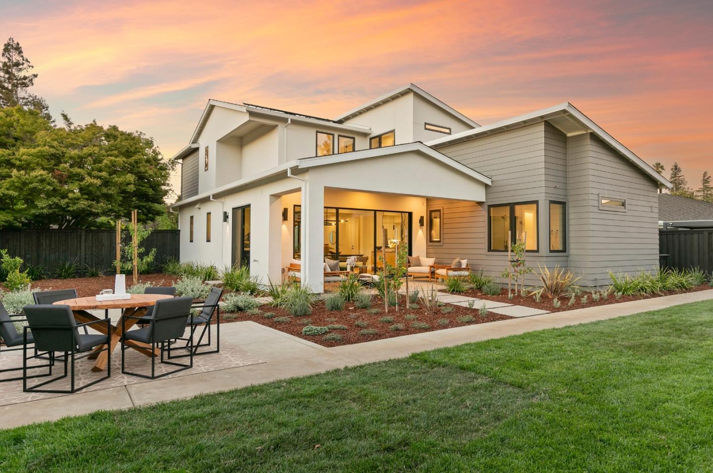 Detail Gallery Image 3 of 34 For 1033 Marilyn Dr, Mountain View,  CA 94040 - 4 Beds | 3/1 Baths