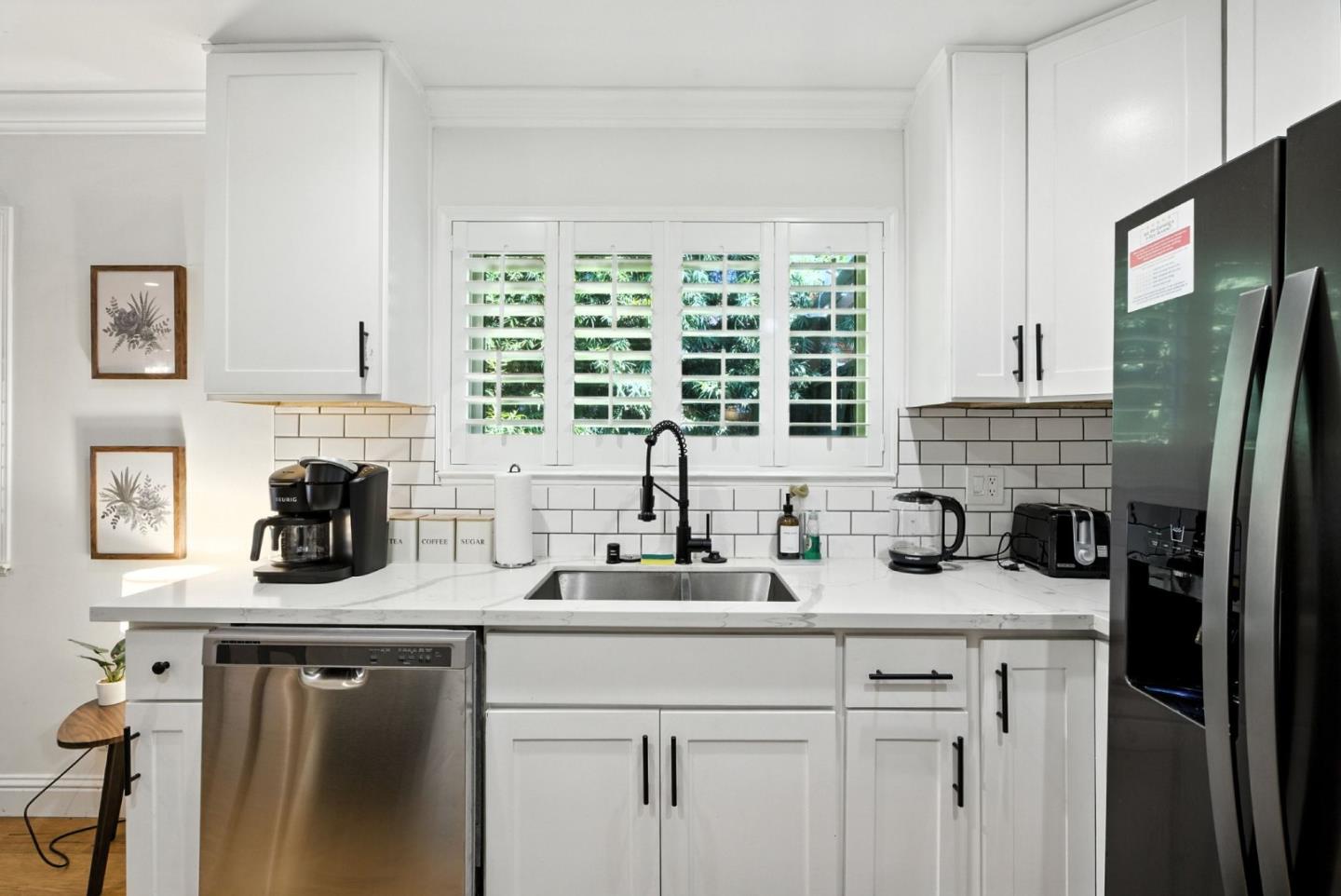 Detail Gallery Image 11 of 43 For 5665 Vicente St, Oakland,  CA 94609 - 3 Beds | 2 Baths