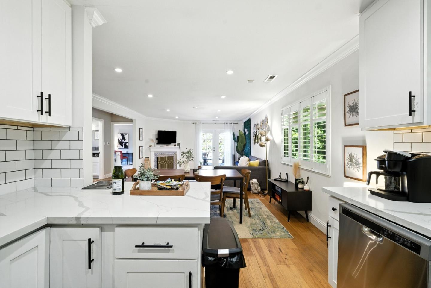 Detail Gallery Image 12 of 43 For 5665 Vicente St, Oakland,  CA 94609 - 3 Beds | 2 Baths