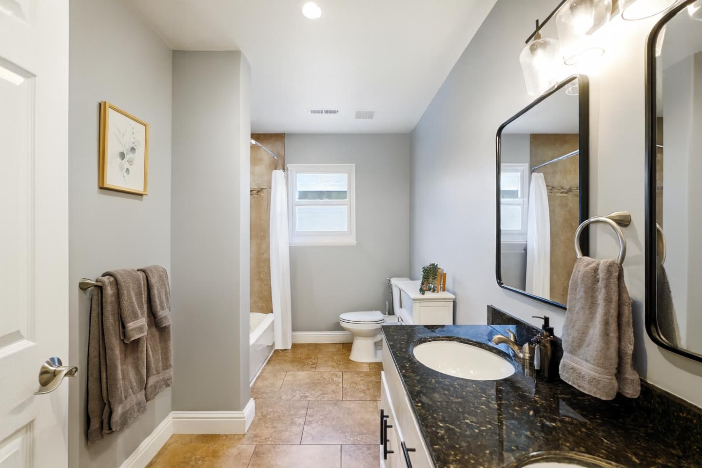 Detail Gallery Image 19 of 43 For 5665 Vicente St, Oakland,  CA 94609 - 3 Beds | 2 Baths