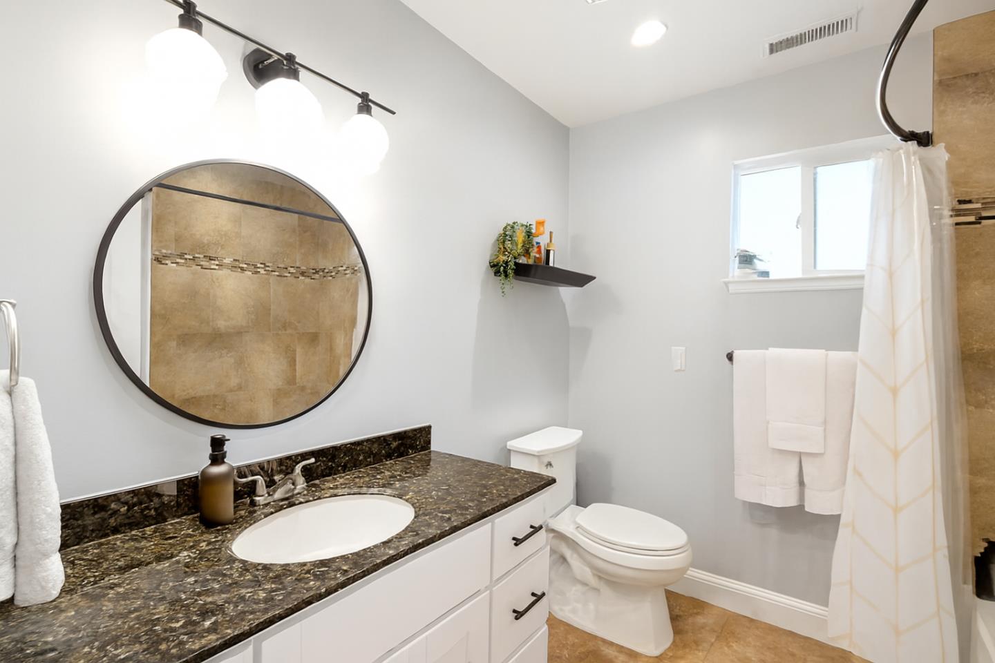 Detail Gallery Image 27 of 43 For 5665 Vicente St, Oakland,  CA 94609 - 3 Beds | 2 Baths