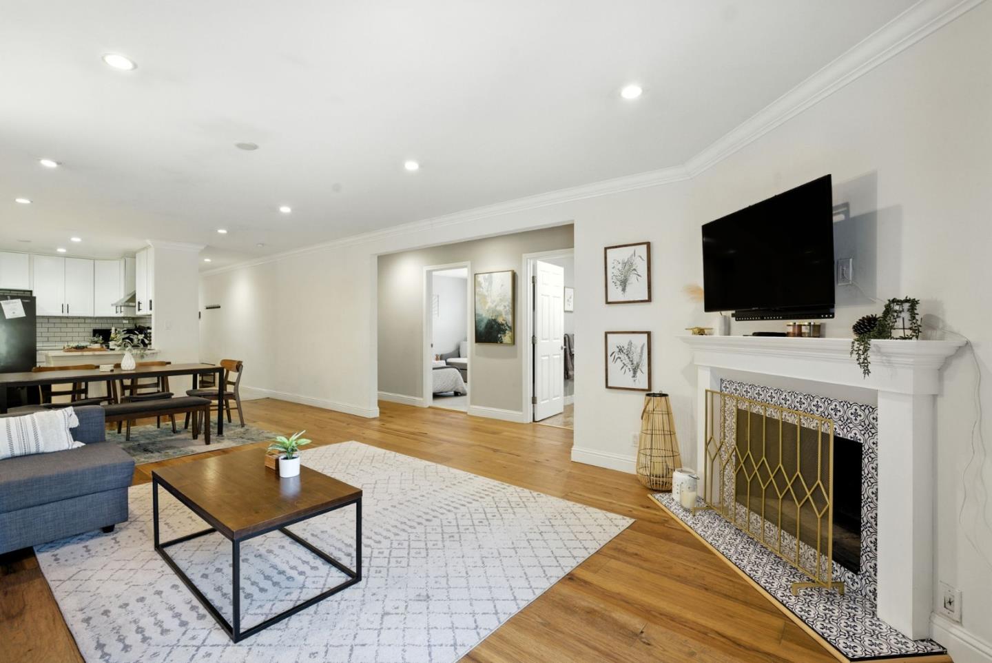 Detail Gallery Image 4 of 43 For 5665 Vicente St, Oakland,  CA 94609 - 3 Beds | 2 Baths
