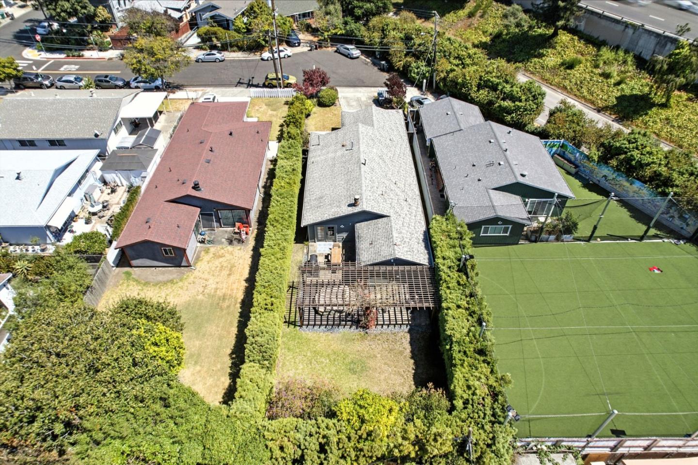 Detail Gallery Image 40 of 43 For 5665 Vicente St, Oakland,  CA 94609 - 3 Beds | 2 Baths