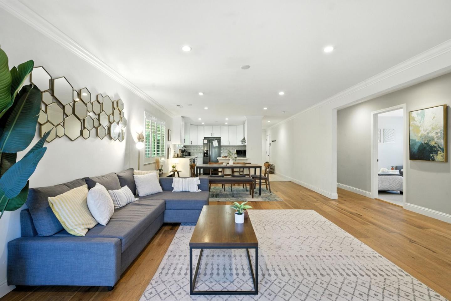 Detail Gallery Image 5 of 43 For 5665 Vicente St, Oakland,  CA 94609 - 3 Beds | 2 Baths