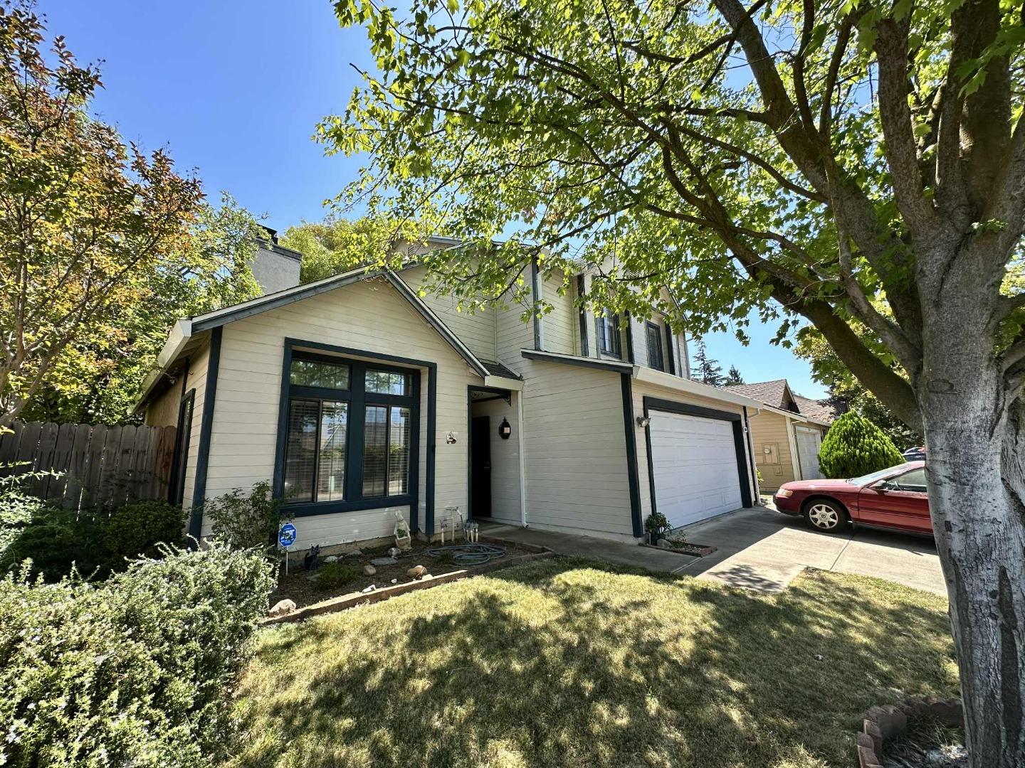 Detail Gallery Image 2 of 25 For 8959 Boreal Way, Elk Grove,  CA 95758 - 3 Beds | 3 Baths