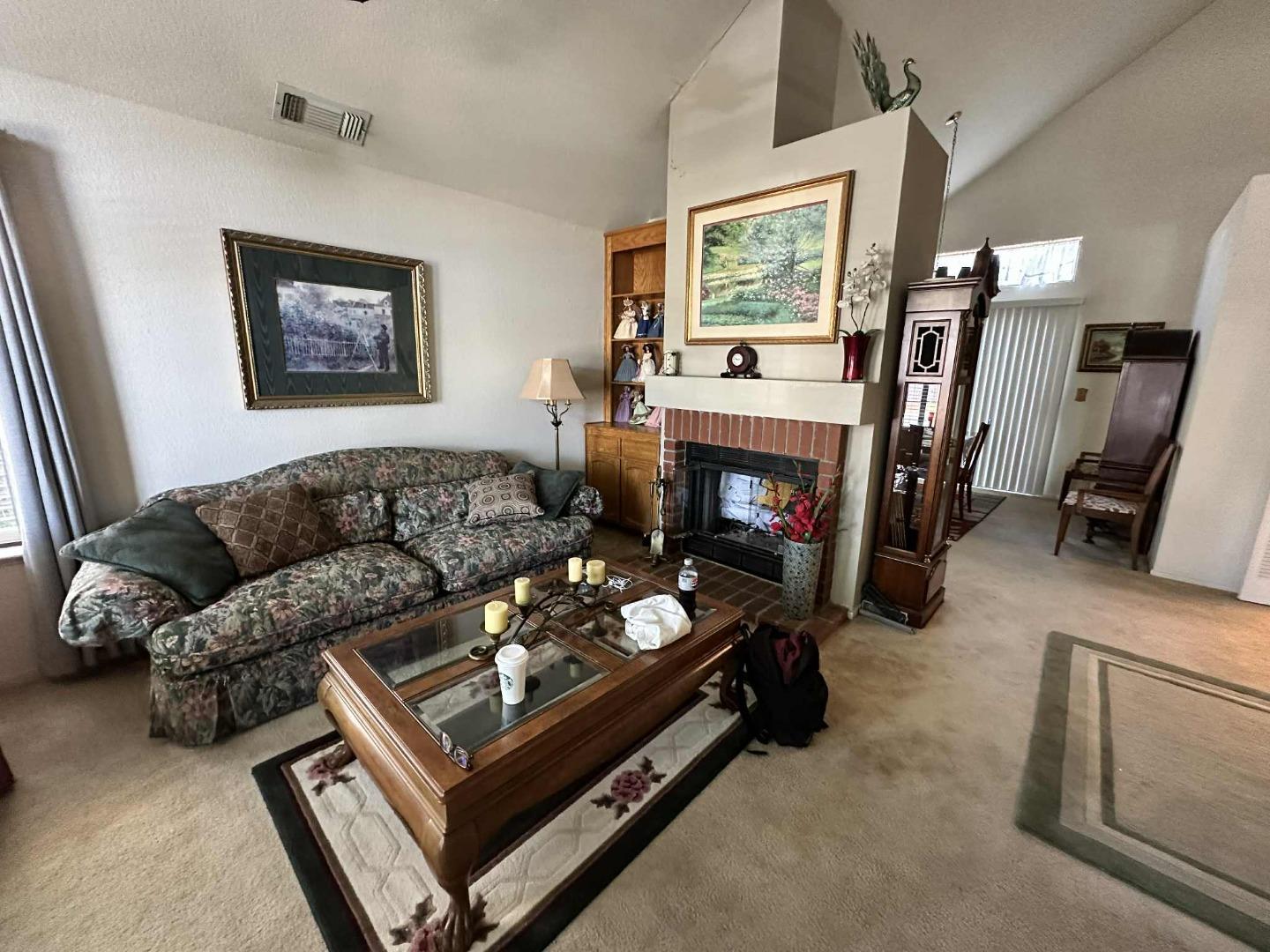 Detail Gallery Image 4 of 25 For 8959 Boreal Way, Elk Grove,  CA 95758 - 3 Beds | 3 Baths