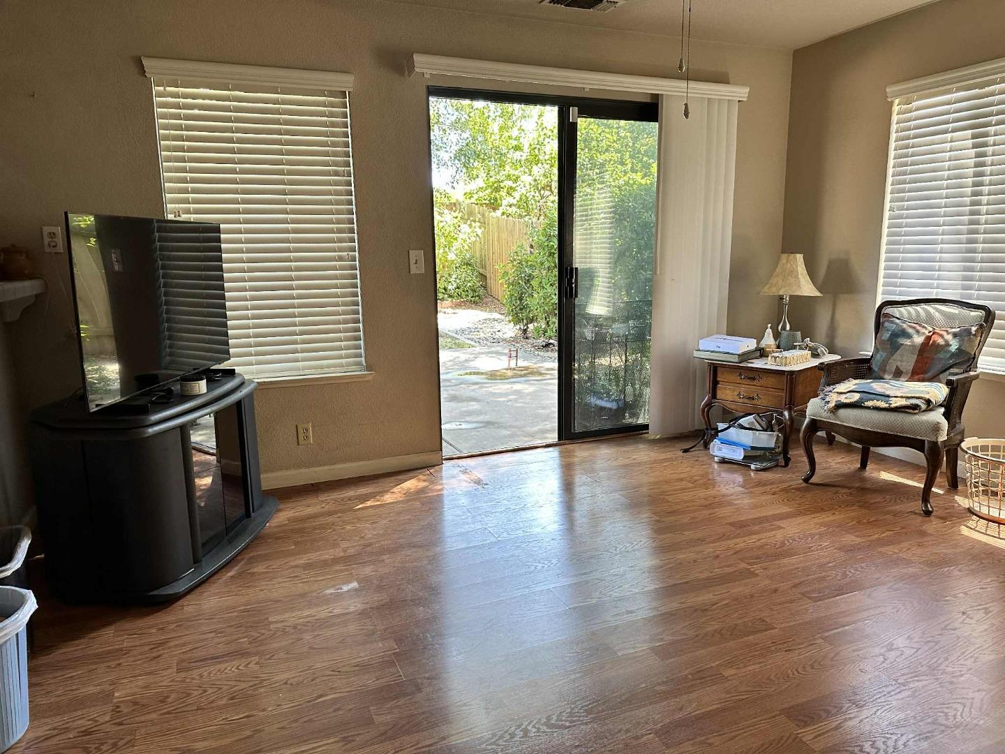 Detail Gallery Image 6 of 25 For 8959 Boreal Way, Elk Grove,  CA 95758 - 3 Beds | 3 Baths