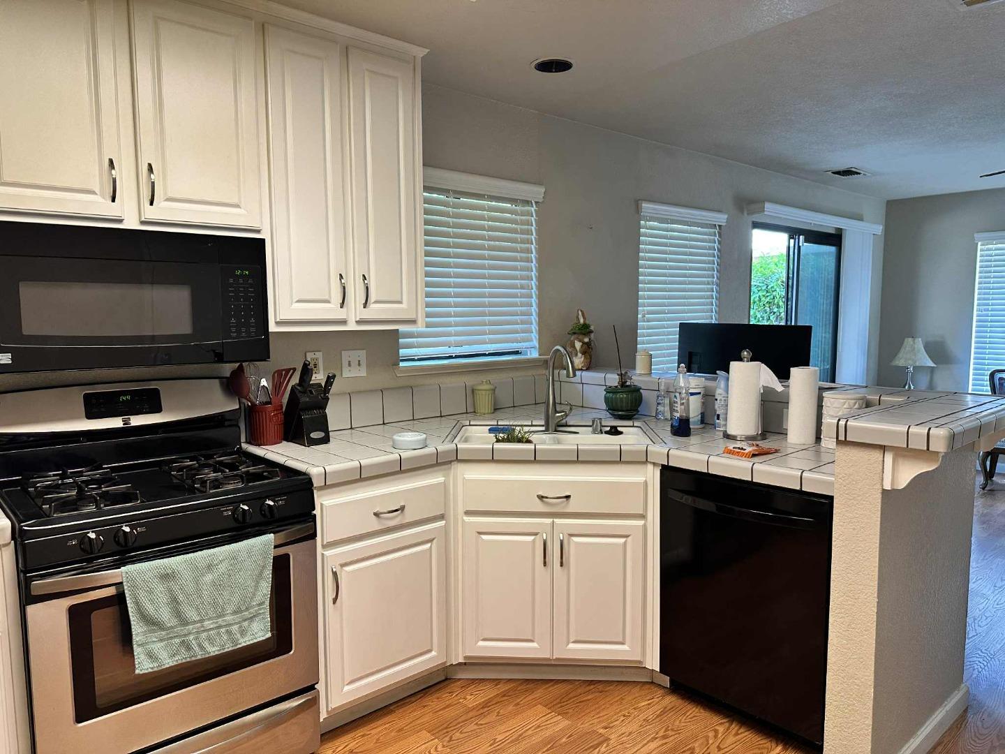 Detail Gallery Image 9 of 25 For 8959 Boreal Way, Elk Grove,  CA 95758 - 3 Beds | 3 Baths