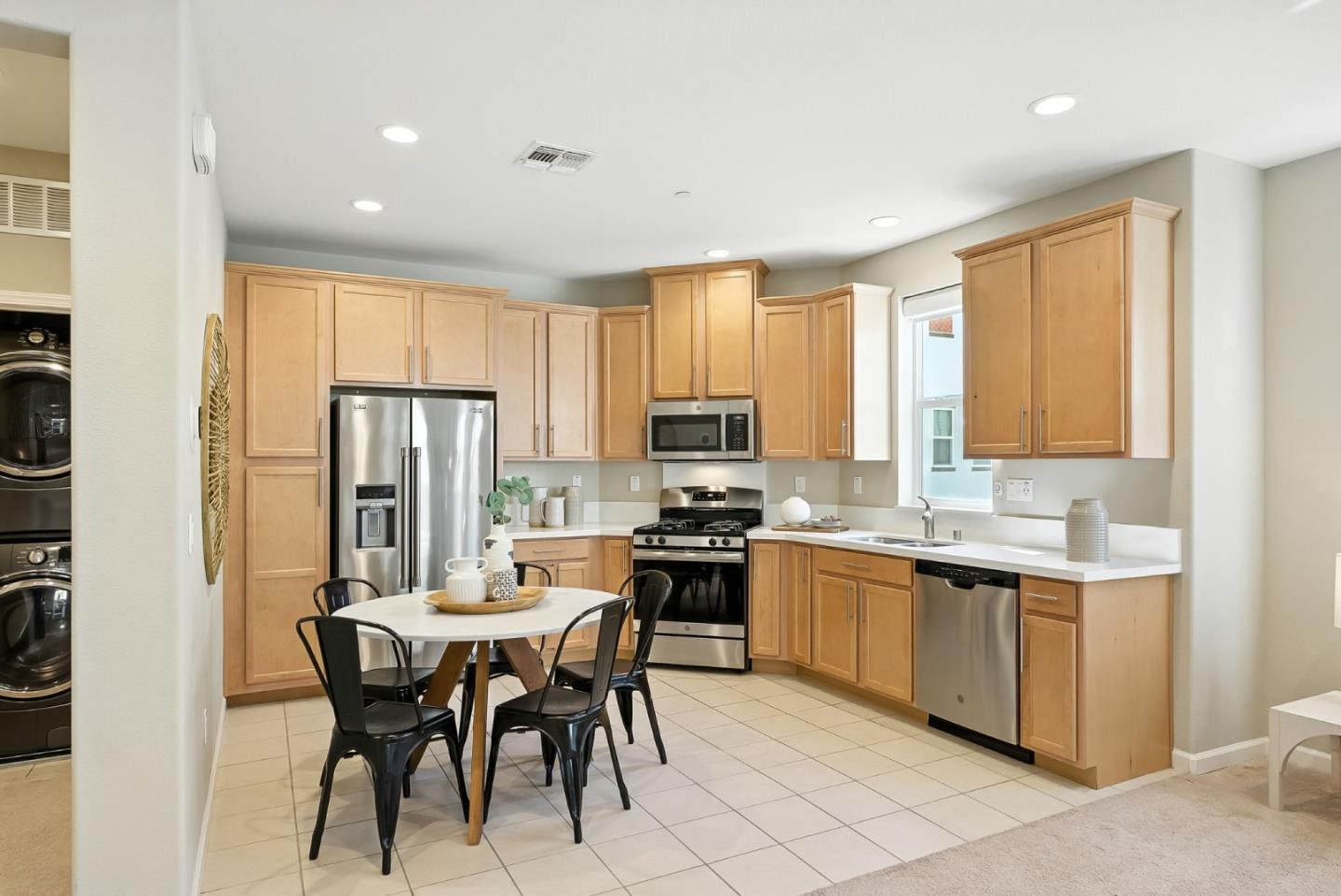 Detail Gallery Image 11 of 42 For 85 Montecito Vista Dr #6,  San Jose,  CA 95111 - 2 Beds | 2/1 Baths