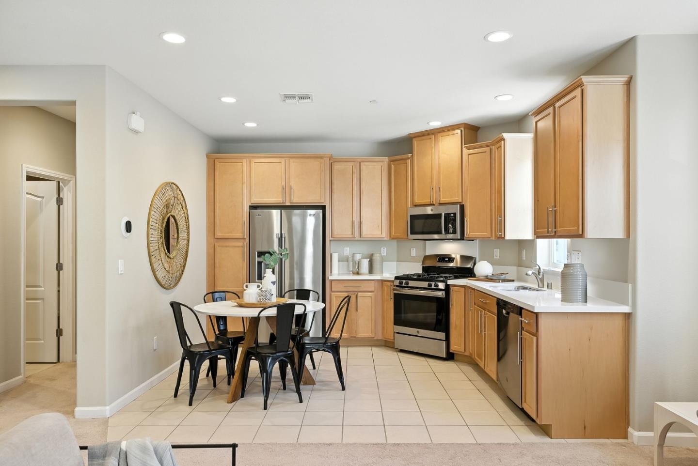 Detail Gallery Image 12 of 42 For 85 Montecito Vista Dr #6,  San Jose,  CA 95111 - 2 Beds | 2/1 Baths