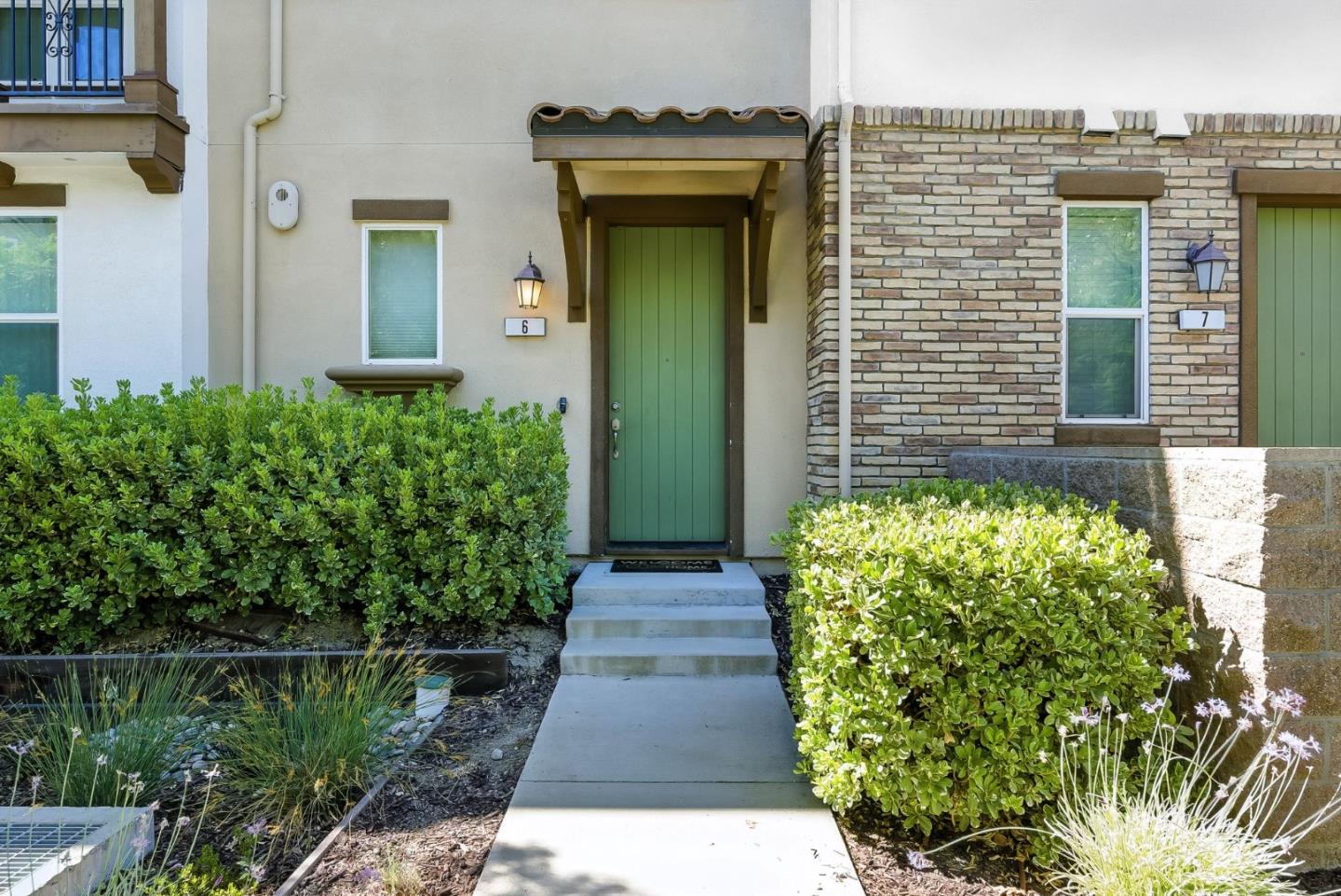 Detail Gallery Image 3 of 42 For 85 Montecito Vista Dr #6,  San Jose,  CA 95111 - 2 Beds | 2/1 Baths