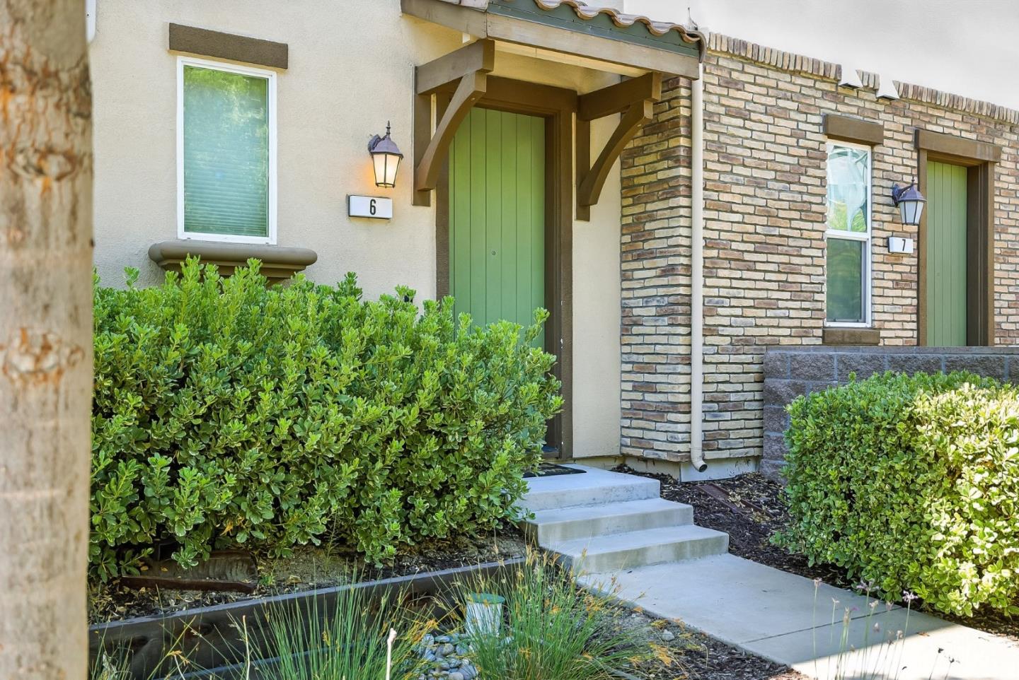 Detail Gallery Image 4 of 42 For 85 Montecito Vista Dr #6,  San Jose,  CA 95111 - 2 Beds | 2/1 Baths
