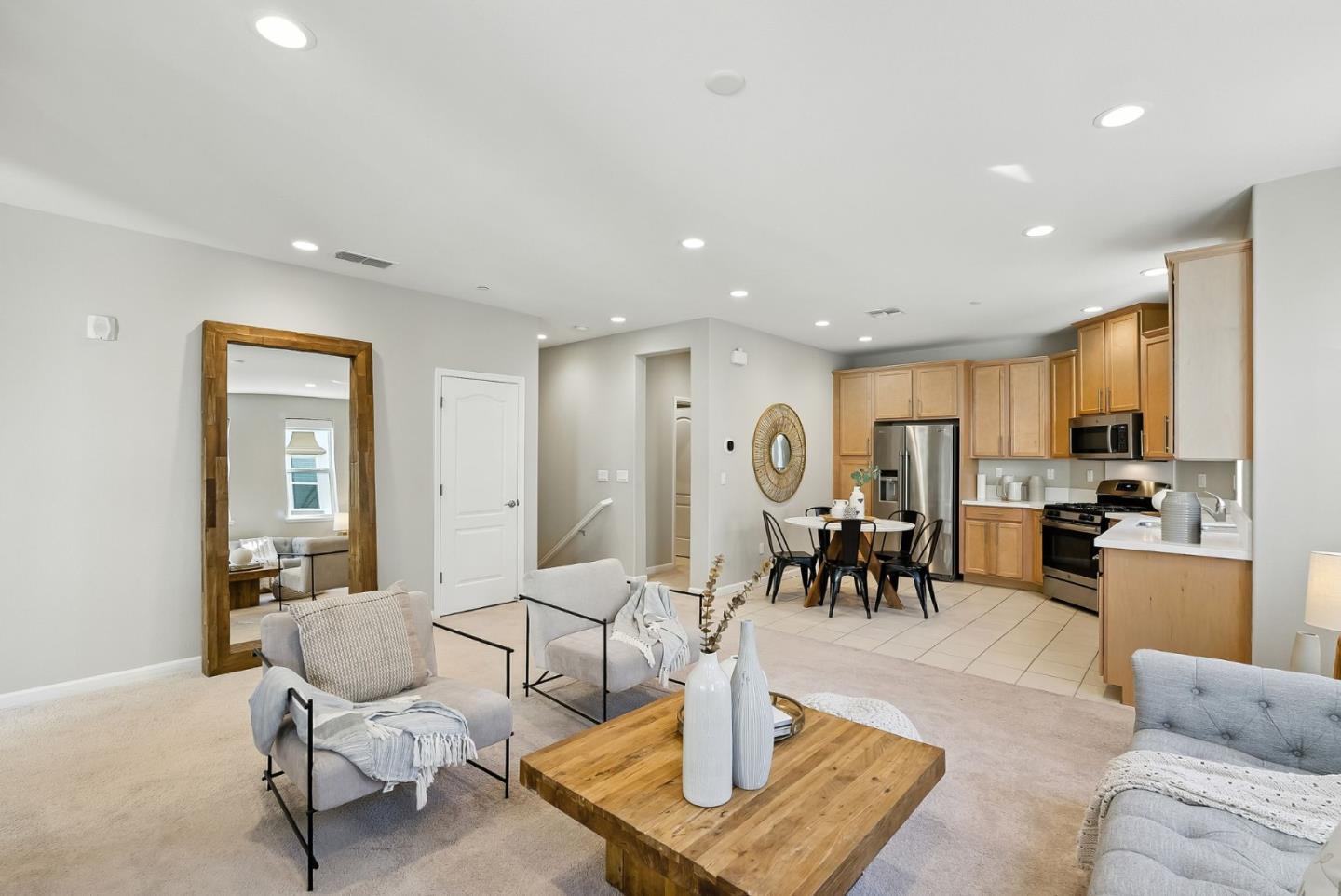 Detail Gallery Image 9 of 42 For 85 Montecito Vista Dr #6,  San Jose,  CA 95111 - 2 Beds | 2/1 Baths