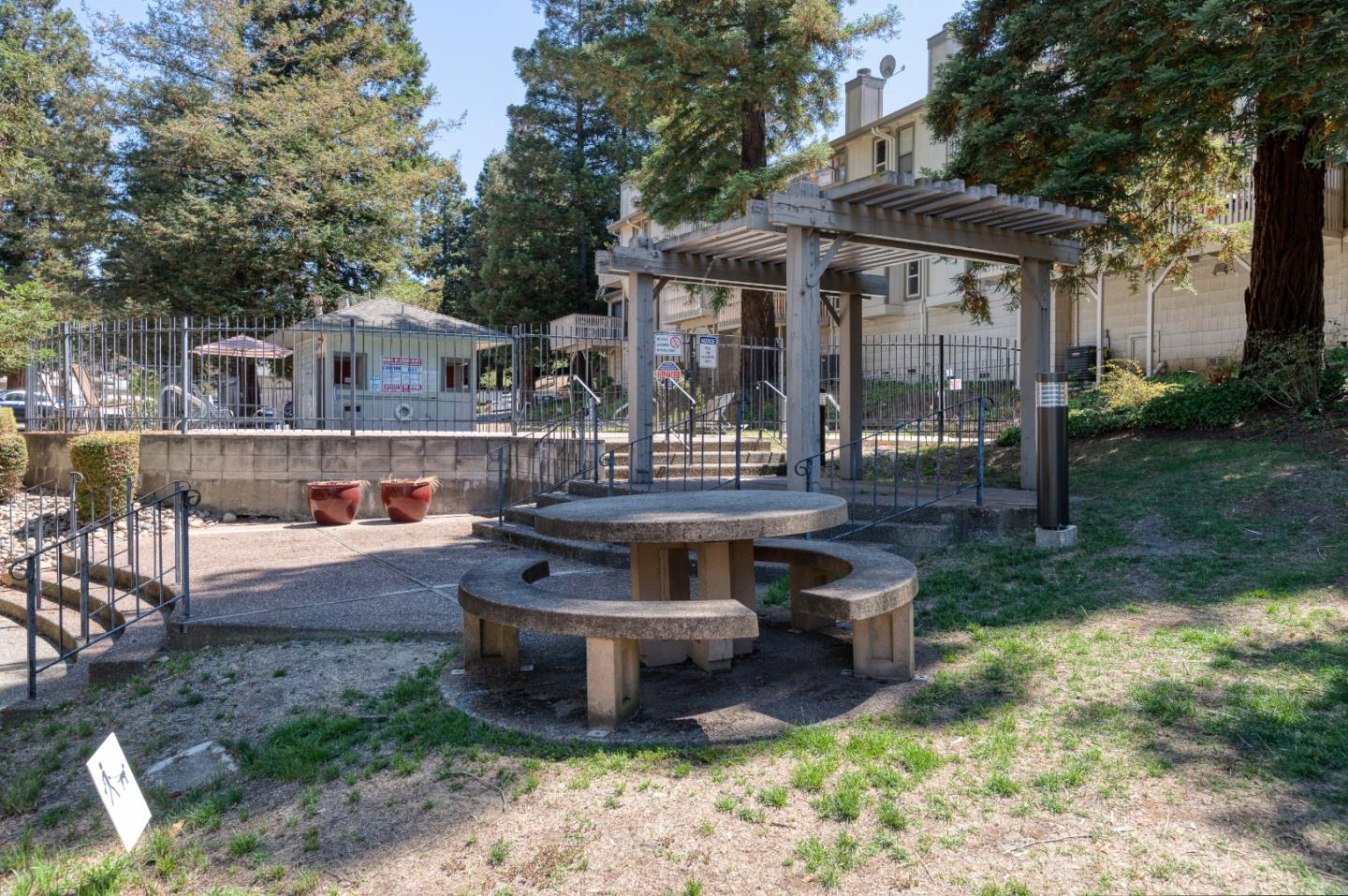 Detail Gallery Image 15 of 18 For 24020 Janssen Ct, Hayward,  CA 94541 - 2 Beds | 2/1 Baths