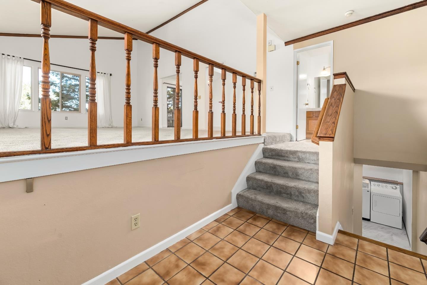 Detail Gallery Image 2 of 18 For 24020 Janssen Ct, Hayward,  CA 94541 - 2 Beds | 2/1 Baths