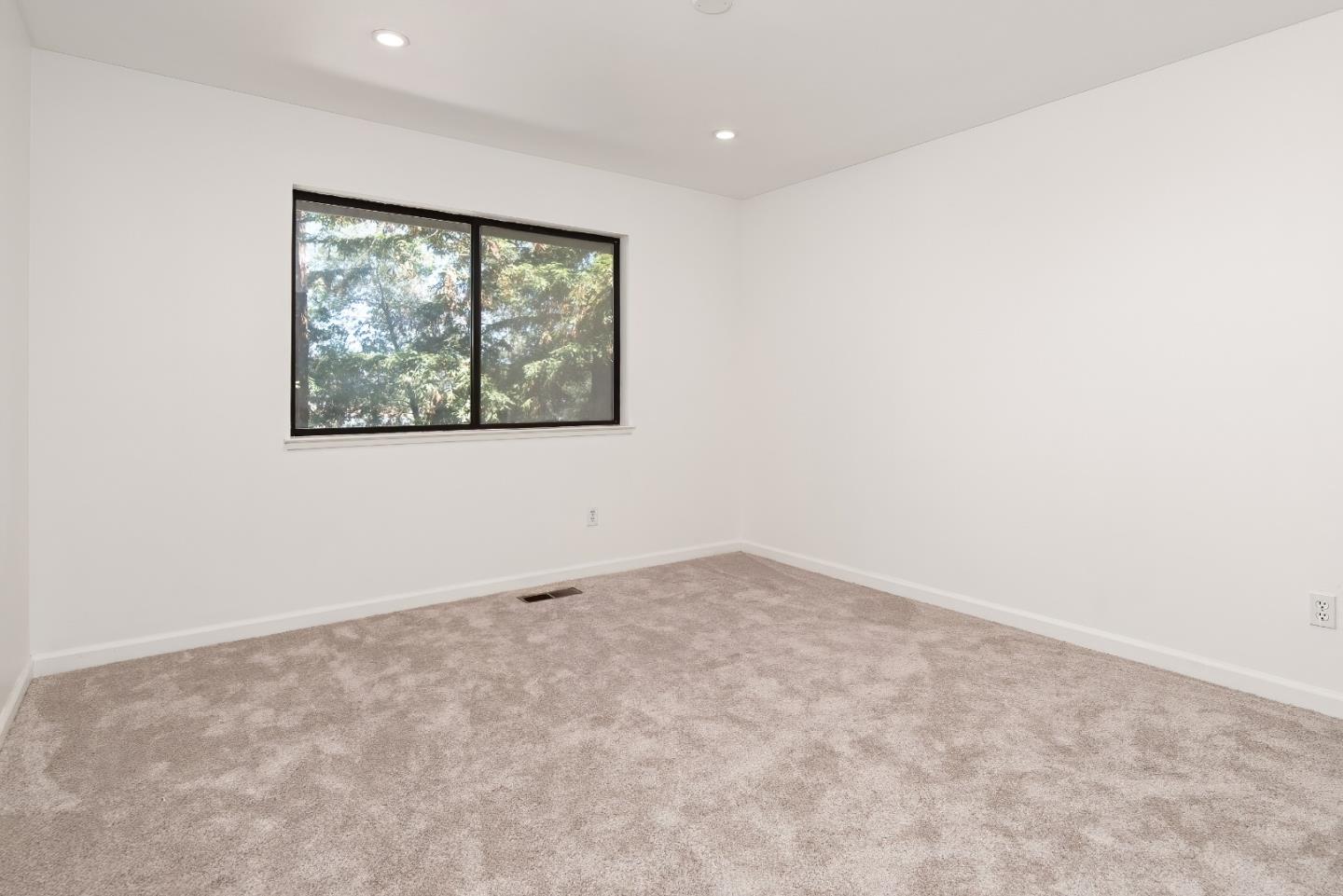 Detail Gallery Image 26 of 29 For 24020 Janssen Ct, Hayward,  CA 94541 - 2 Beds | 2/1 Baths