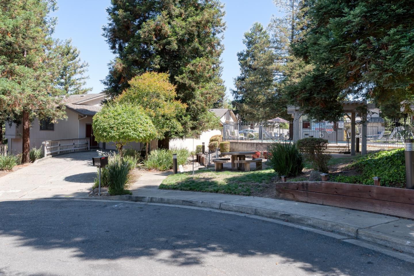 Detail Gallery Image 27 of 29 For 24020 Janssen Ct, Hayward,  CA 94541 - 2 Beds | 2/1 Baths