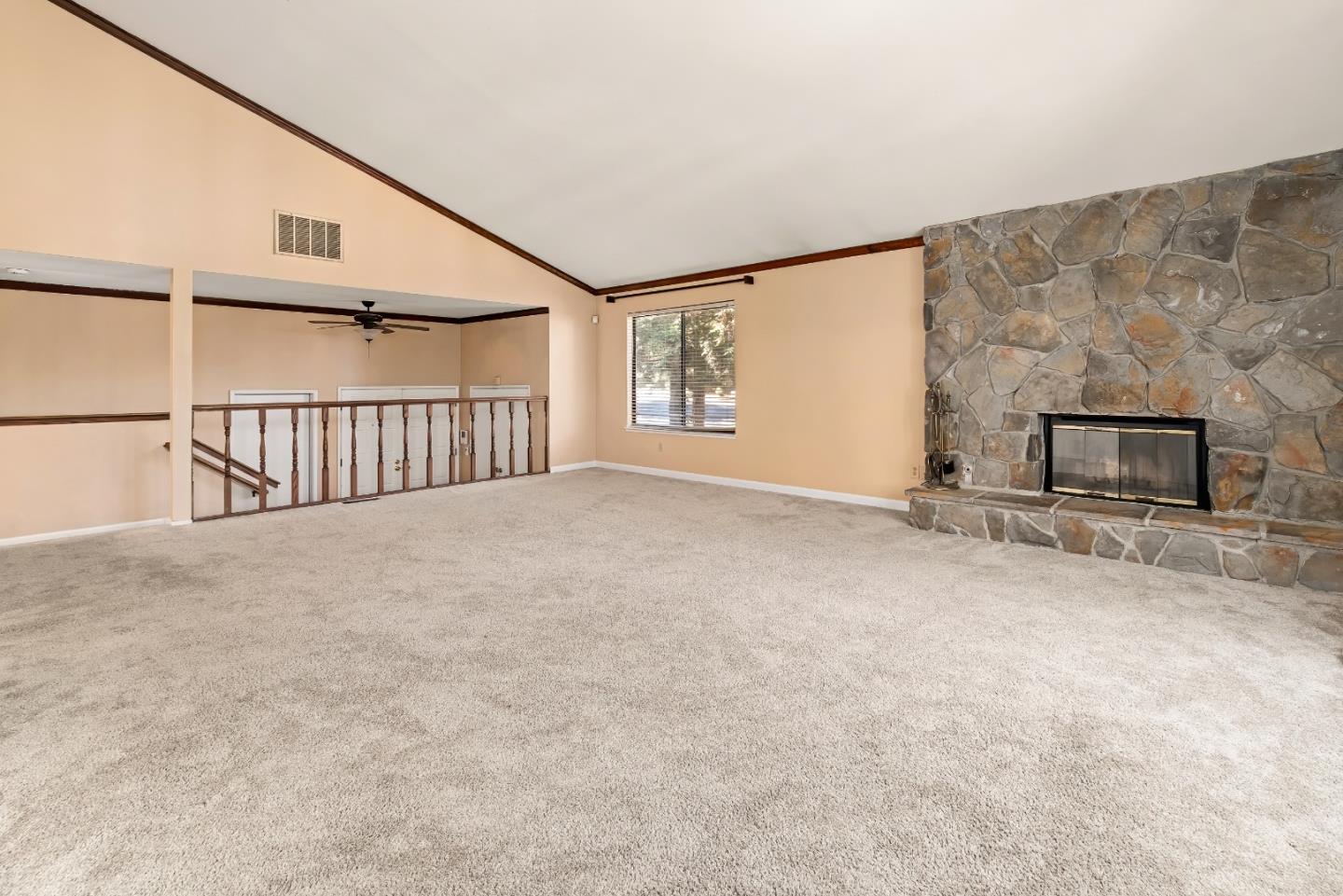 Detail Gallery Image 3 of 18 For 24020 Janssen Ct, Hayward,  CA 94541 - 2 Beds | 2/1 Baths