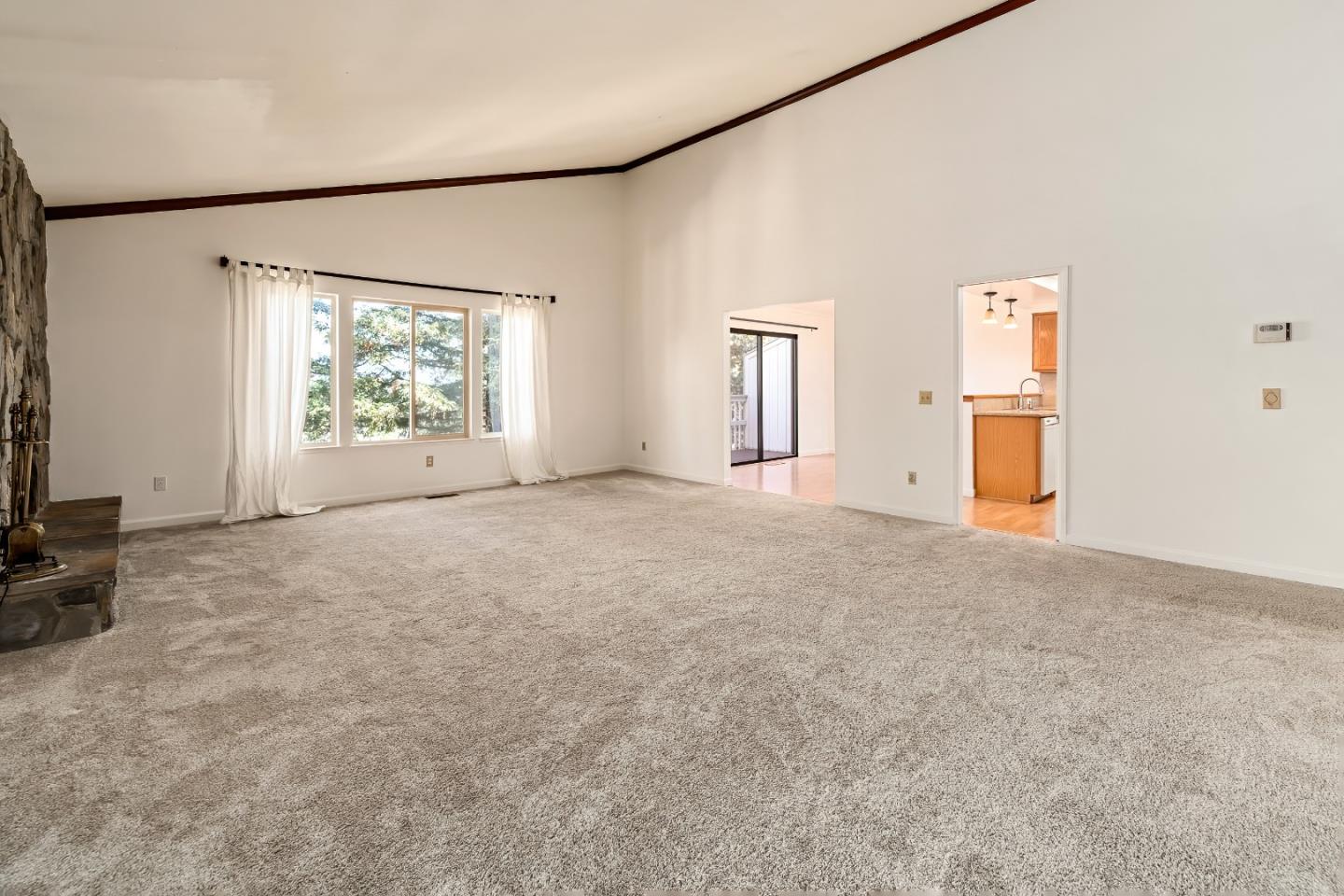 Detail Gallery Image 4 of 18 For 24020 Janssen Ct, Hayward,  CA 94541 - 2 Beds | 2/1 Baths