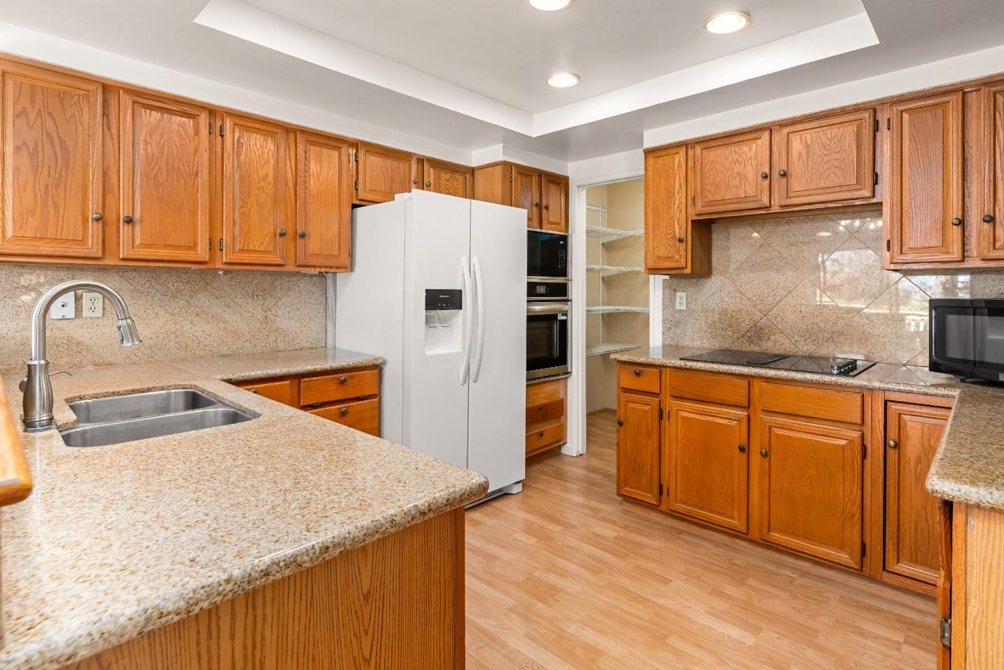 Detail Gallery Image 6 of 18 For 24020 Janssen Ct, Hayward,  CA 94541 - 2 Beds | 2/1 Baths