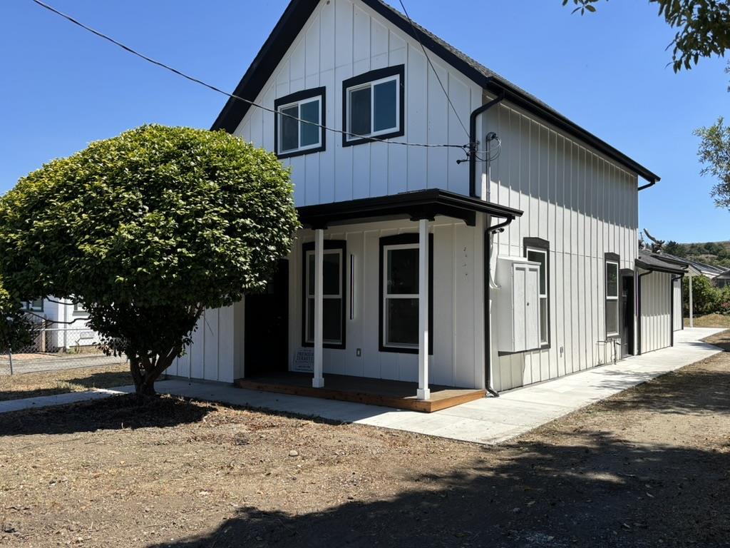 Detail Gallery Image 1 of 9 For 625 North St, Pescadero,  CA 94060 - 3 Beds | 2 Baths